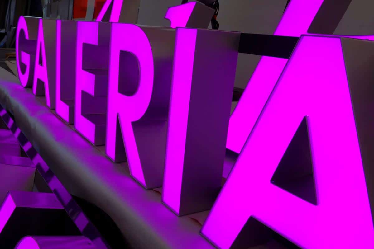 reklamy świetlne podświetlane litery świecące 3D